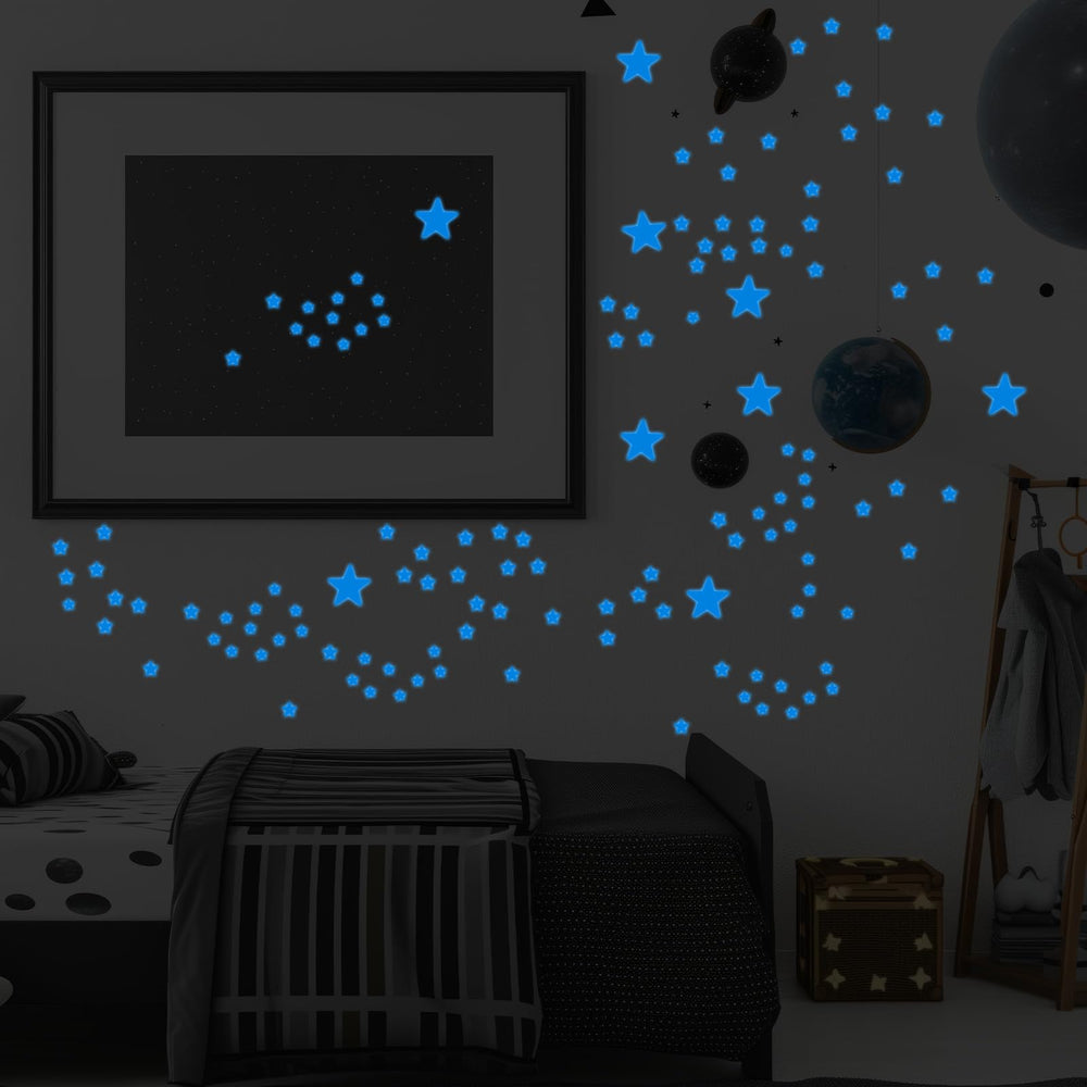 Tweruna space-theme decals create cozy, night-friendly room ambience.