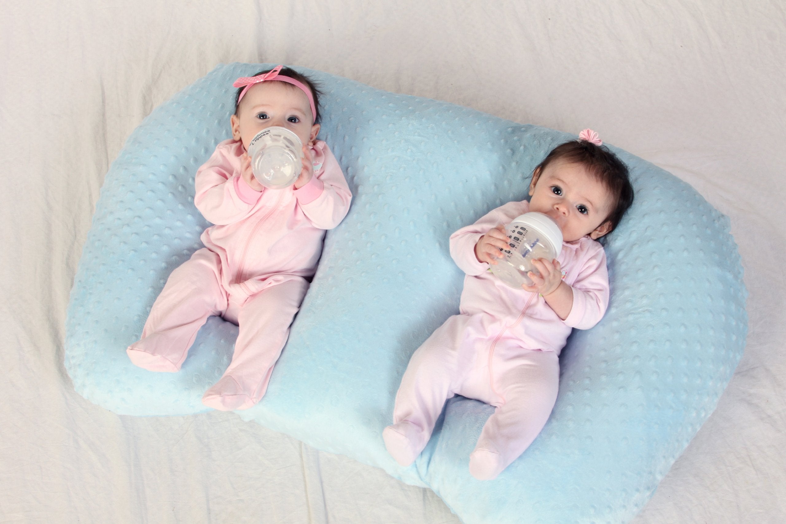 Twin Z Pillow Blue adjustable design – suitable for newborns and infants.
