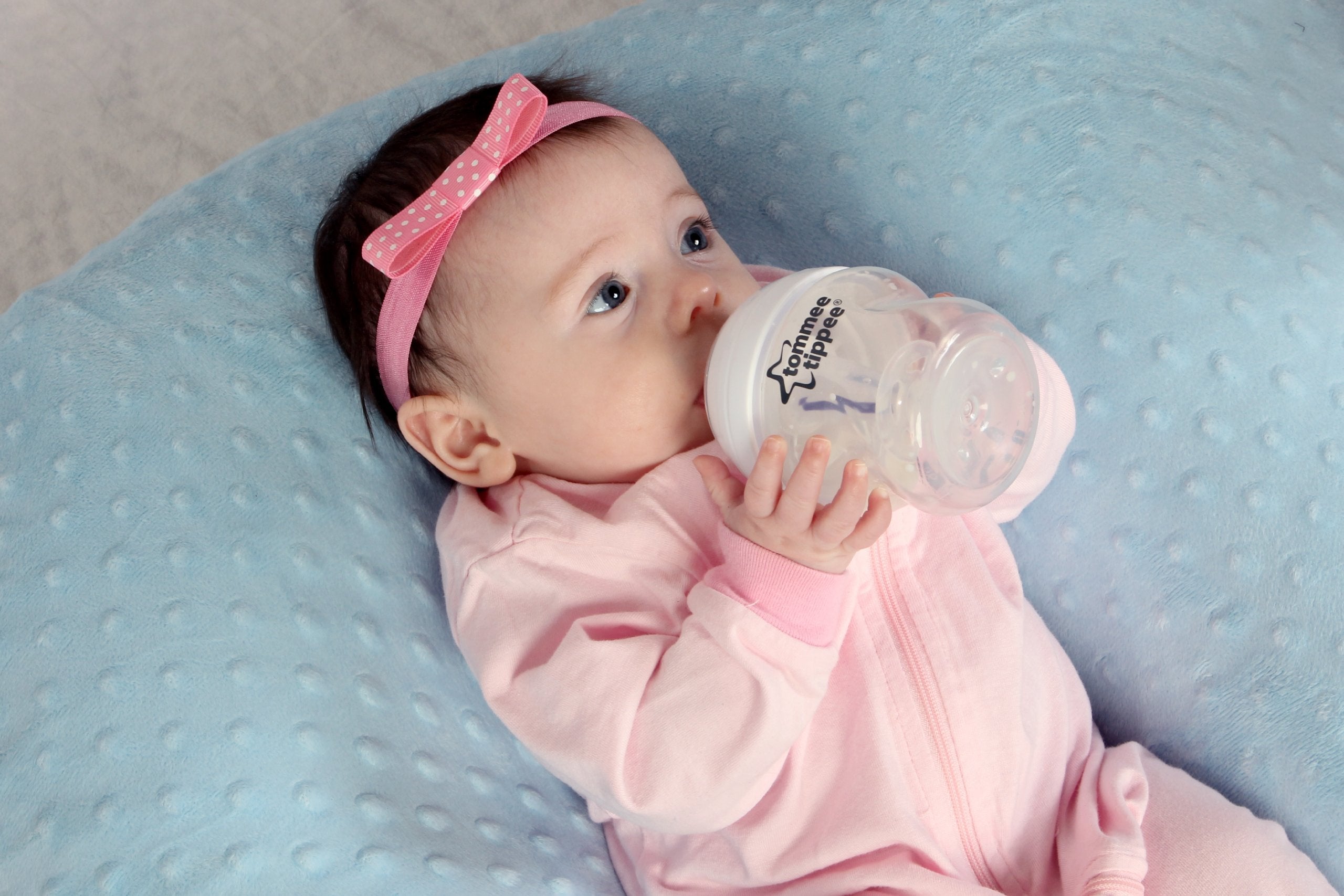 Twin Z Pillow Blue removable cover – machine washable for busy parents.