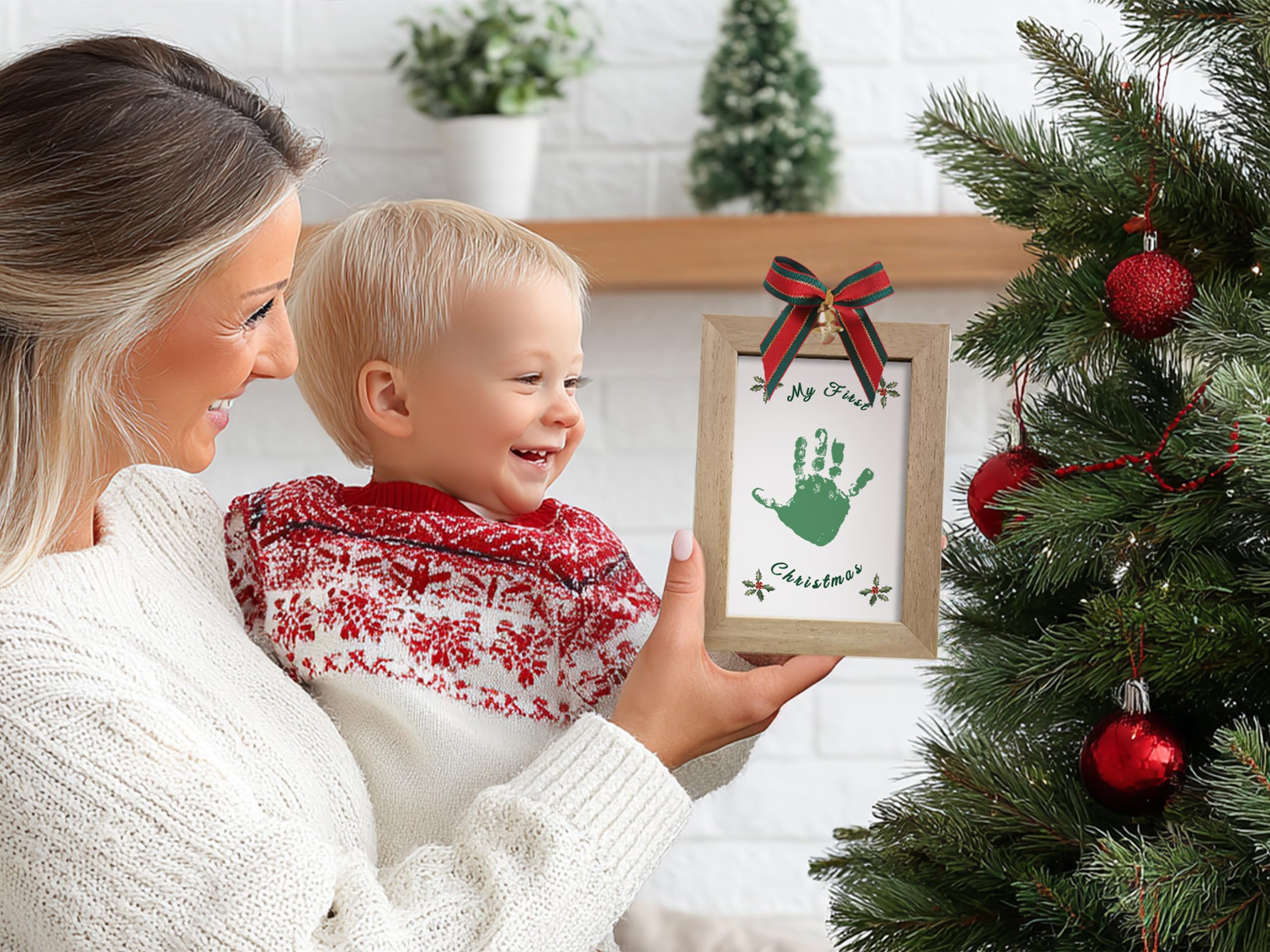TwoDays handprint-paint-kit close-up shows included paints for a vibrant DIY print.