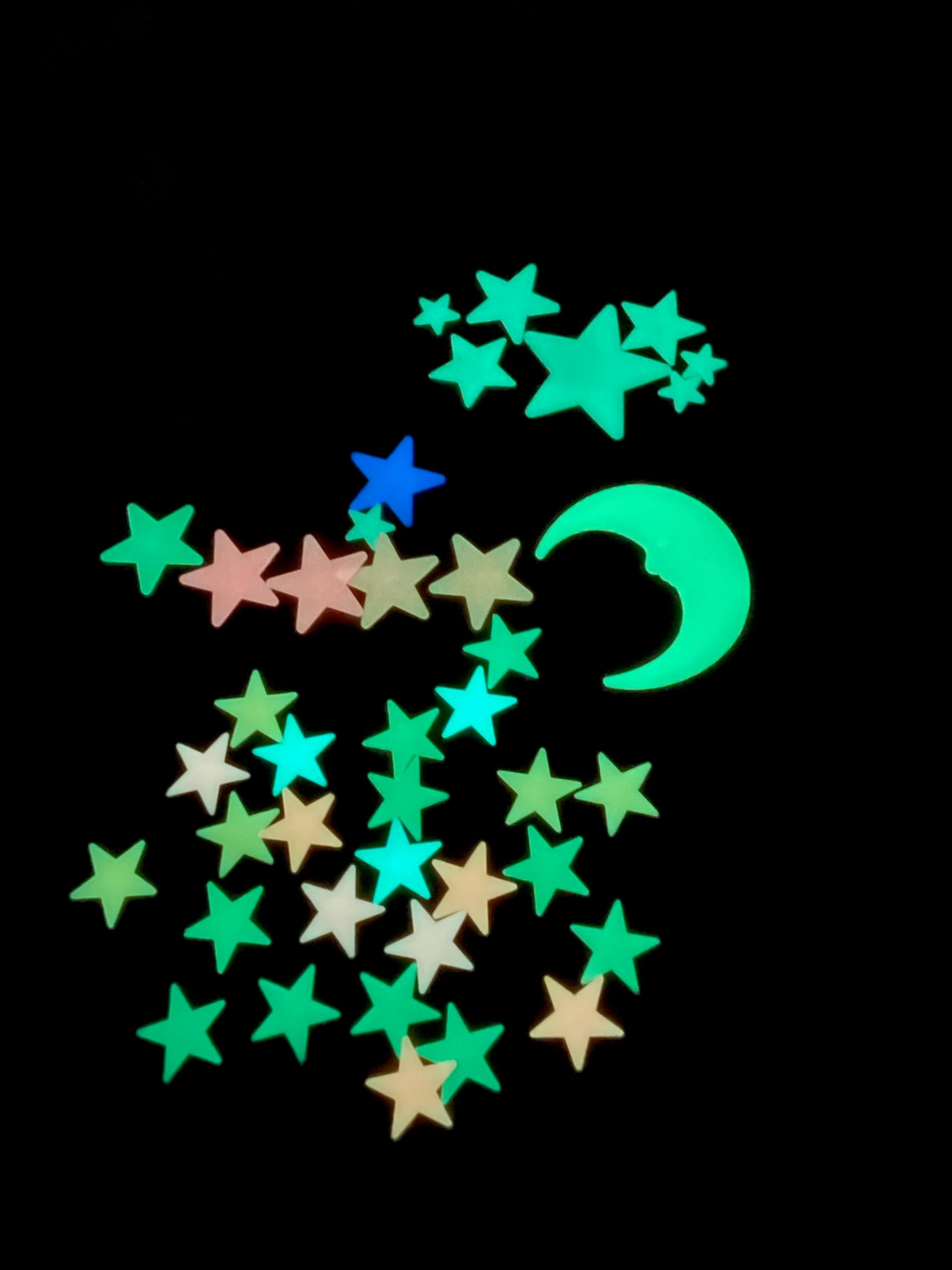 Ultra-Glow Super Stars installation putty kit enables easy wall mounting in kids rooms