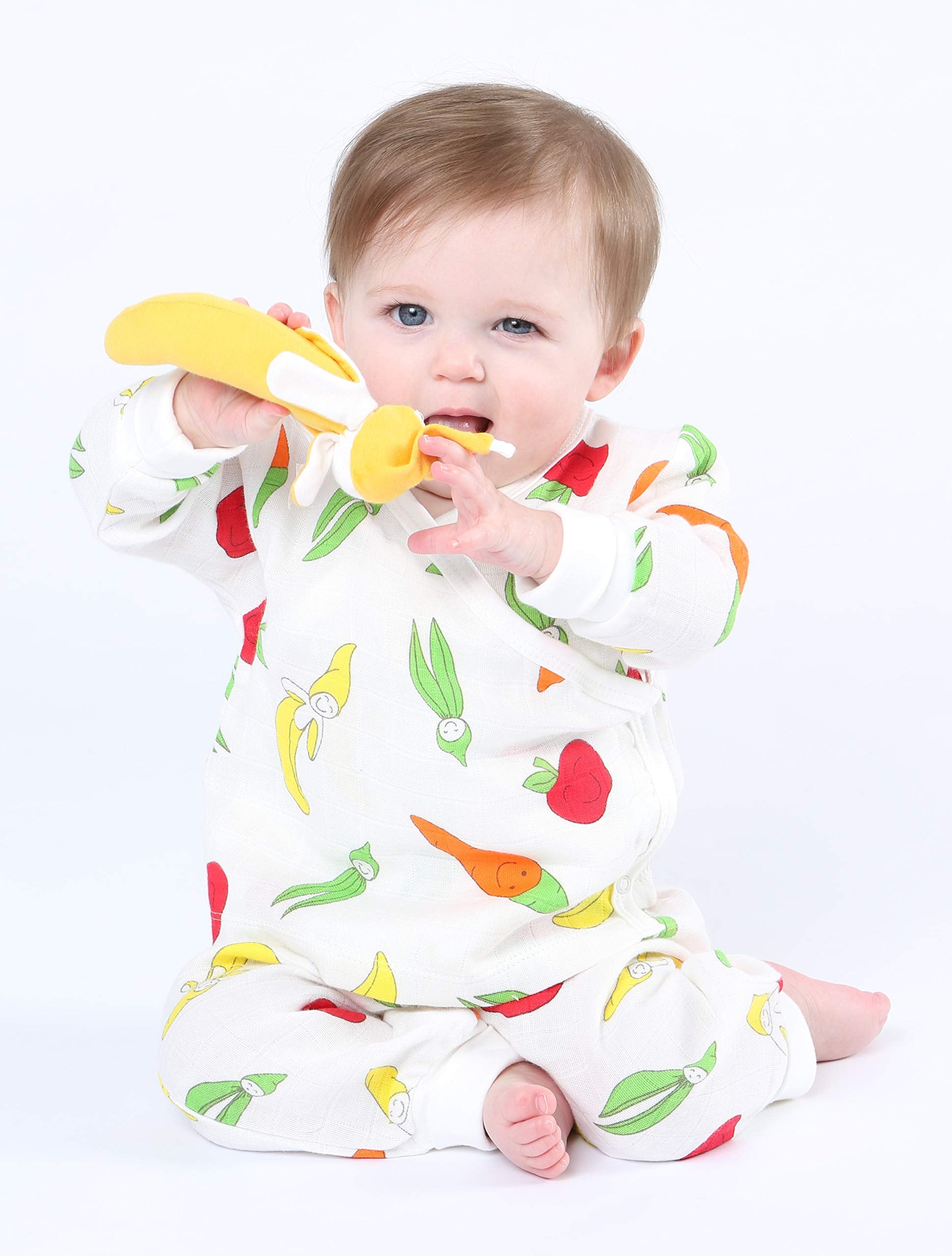 Under the Nile banana-child-holding demonstrates easy grip for babies 0+.