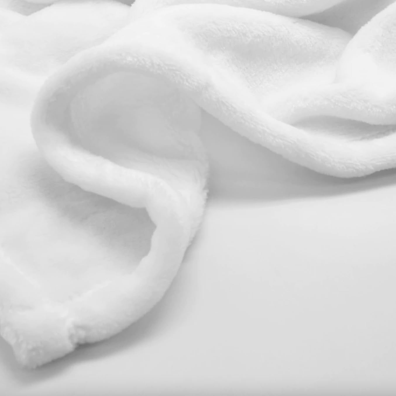 UNIQUE Rabbit blanket machine-washable for easy care and everyday use