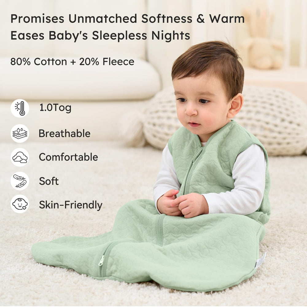 Unnivoll sleep sack zipper close-up with protector for easy night diaper changes.