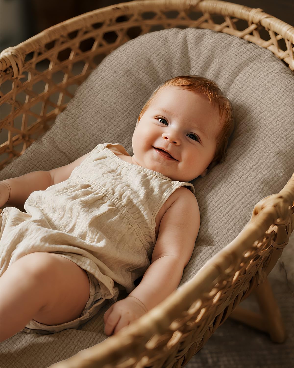 Unnivoll Muslin Bassinet Sheets versatile-fit for multiple mattress shapes.