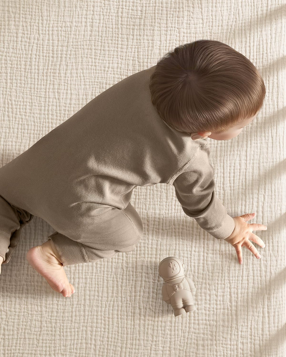 Unnivoll Muslin Crib Sheets fit standard crib and toddler mattresses for growing needs.