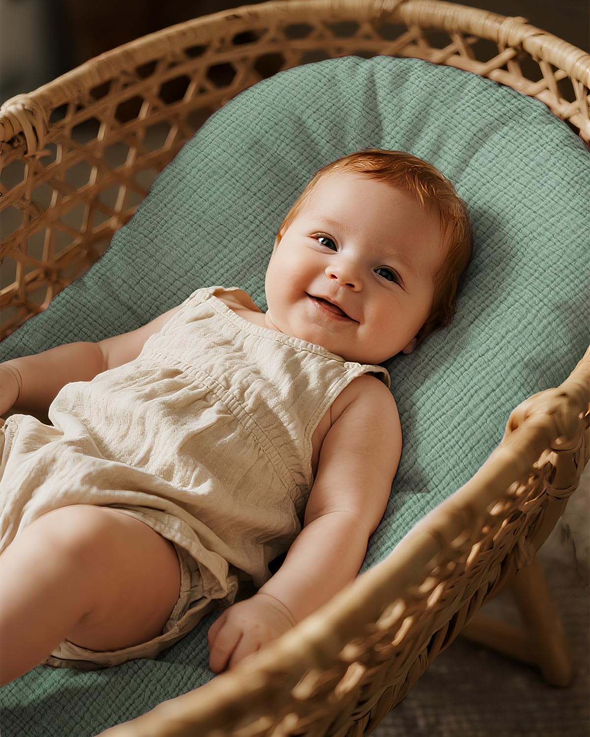 Unnivoll muslin sheets care close-up illustrating machine-washable, fade-resistant fabric.