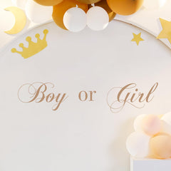 Unonede baby-shower-welcome-decal helps guests feel greeted as they enter.