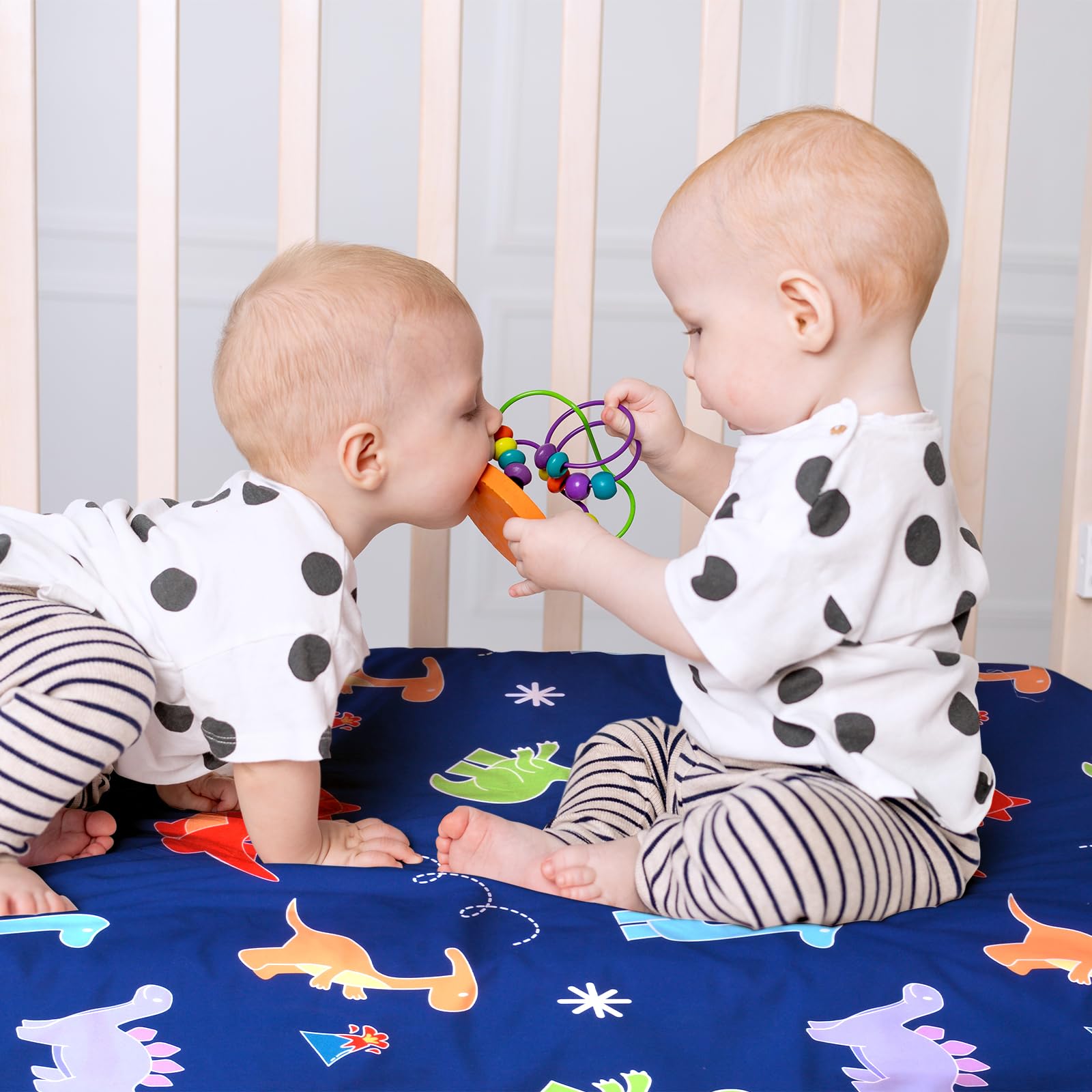 UOMNY unisex design suits boys and girls' rooms