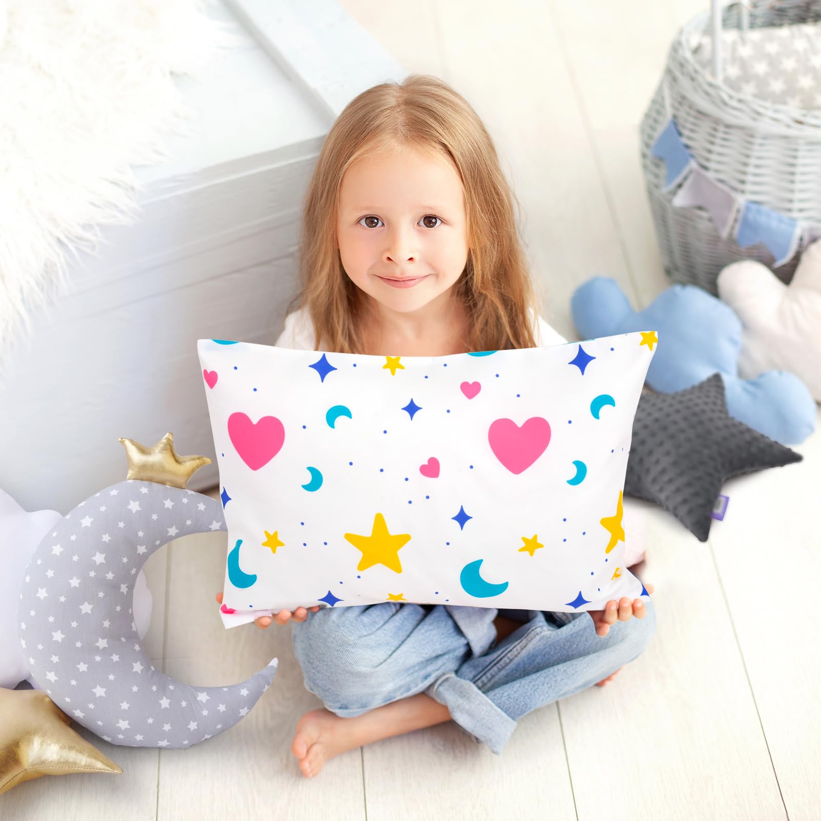 UOMNY travel-friendly pillowcase in star design for home, school, or trips