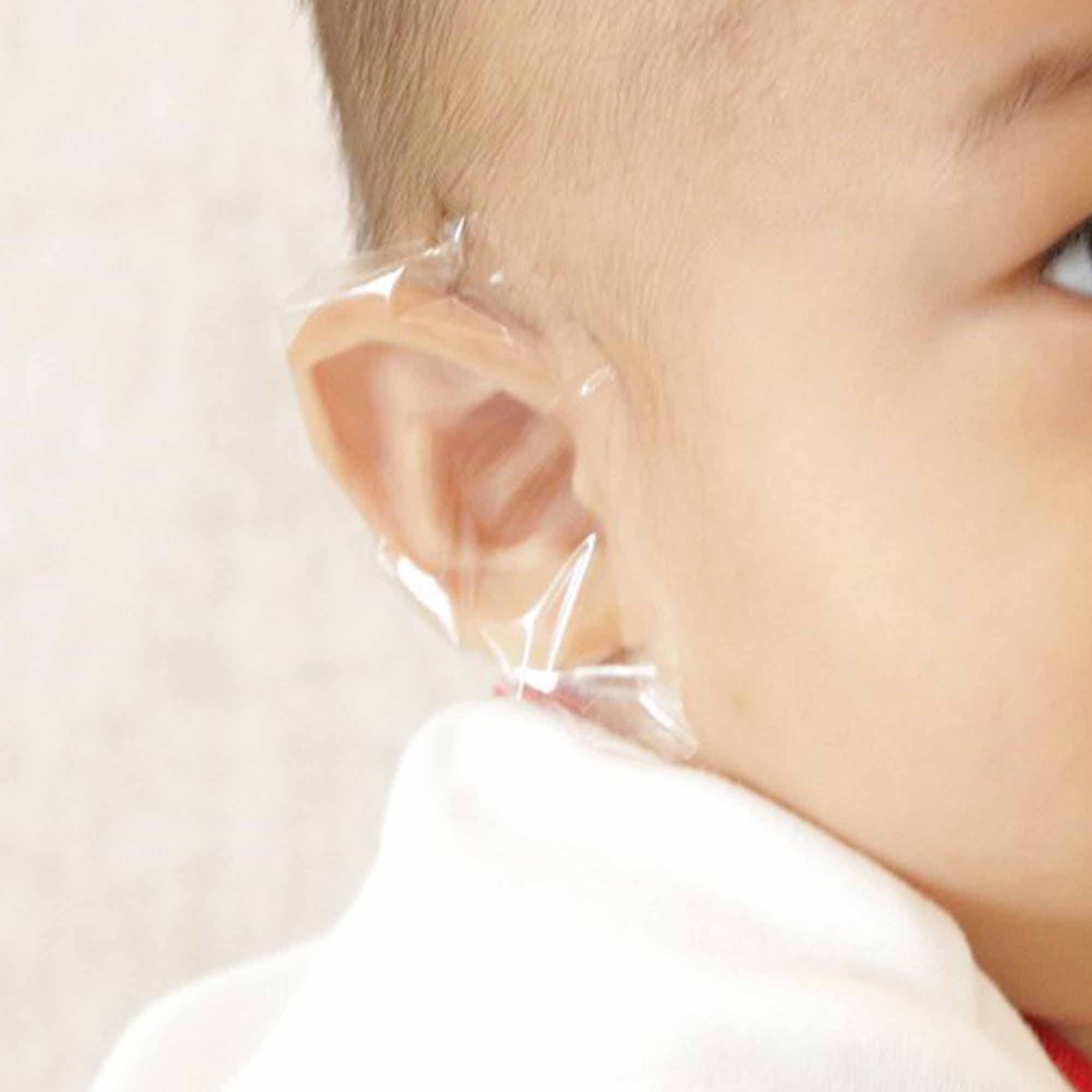 UOUYOO ear covers in use during bath time protecting ears from water and foam