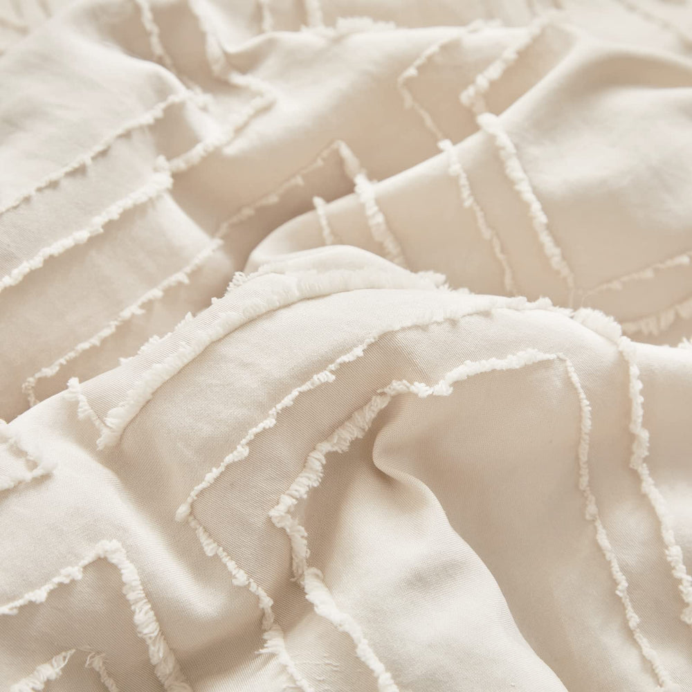 UOZZI Bedding Easy-care routine keeps nursery clean with less effort.