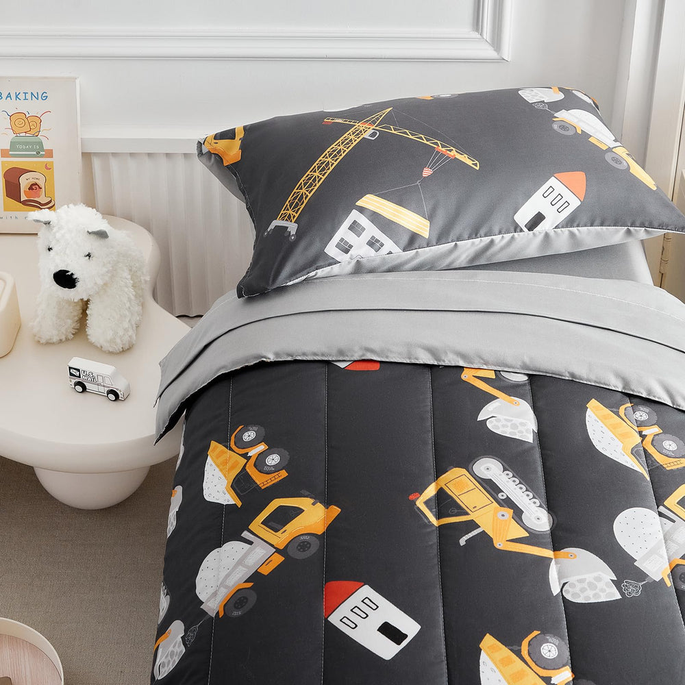 UOZZI BEDDING reversible comforter demonstrates versatile styling options