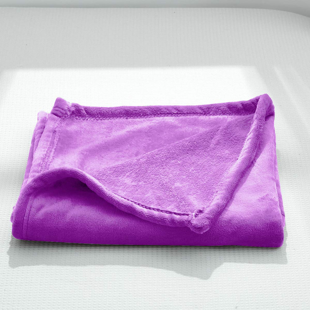 UOZZI Bedding blanket, folded, compact travel companion for quick shelter on trips.