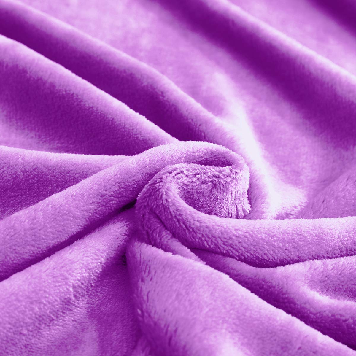 UOZZI Bedding blanket in stroller, purple, lightweight warmth for on-the-go comfort.