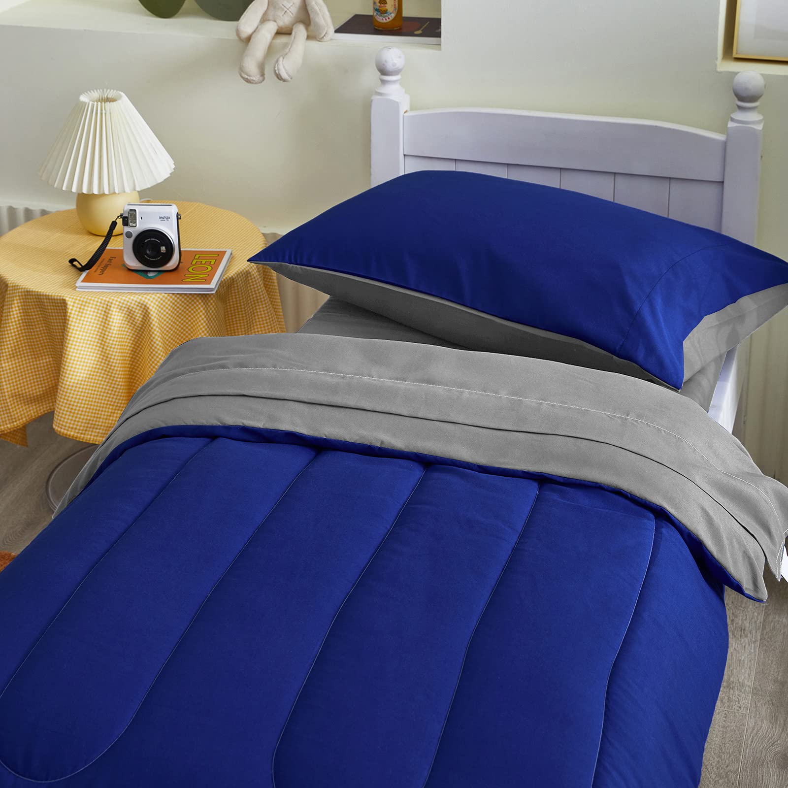 UOZZI Bedding ideal for autumn and winter nights with warm microfiber feel.