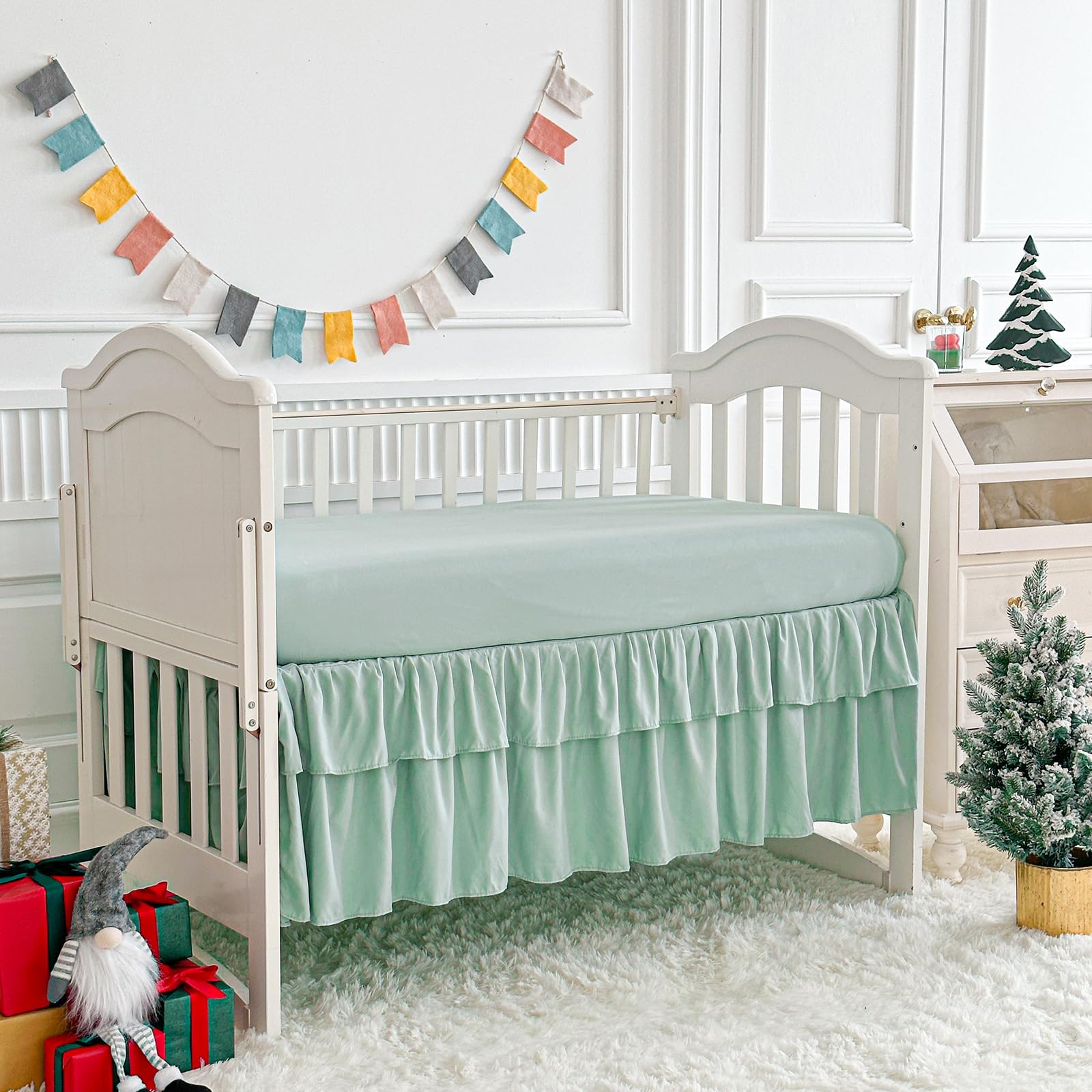UOZZI BEDDING fitted sheet 28x52 offers snug crib fit and easy care.