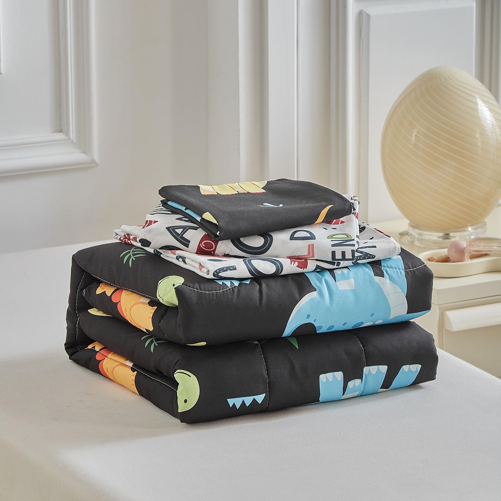 UOZZI BEDDING dinosaur set photo emphasizes vibrant colors for imaginative play.