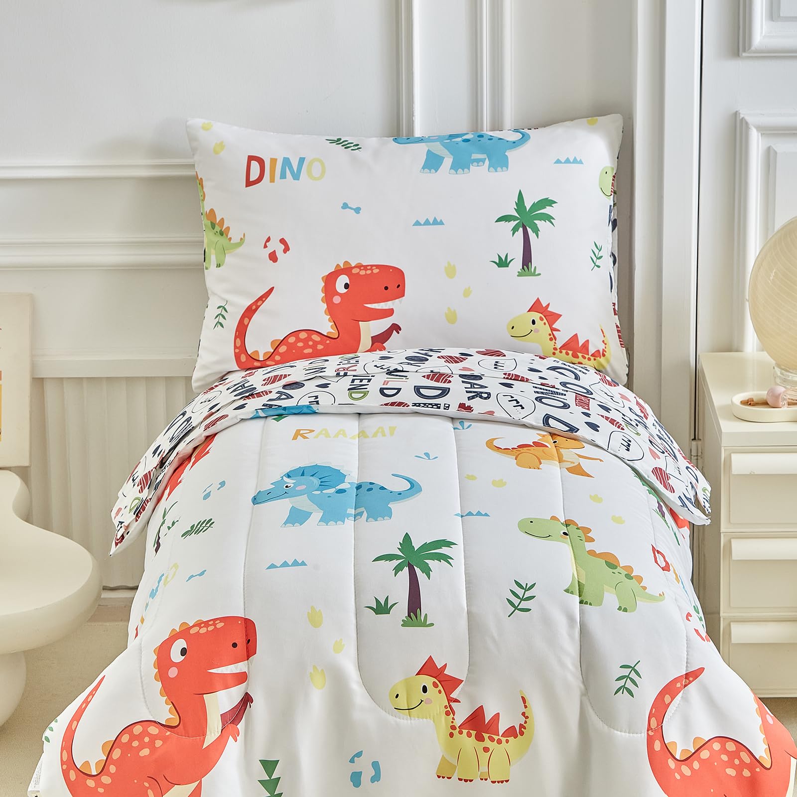 UOZZI Bedding fitted sheet closeup shows snug fit on toddler bed