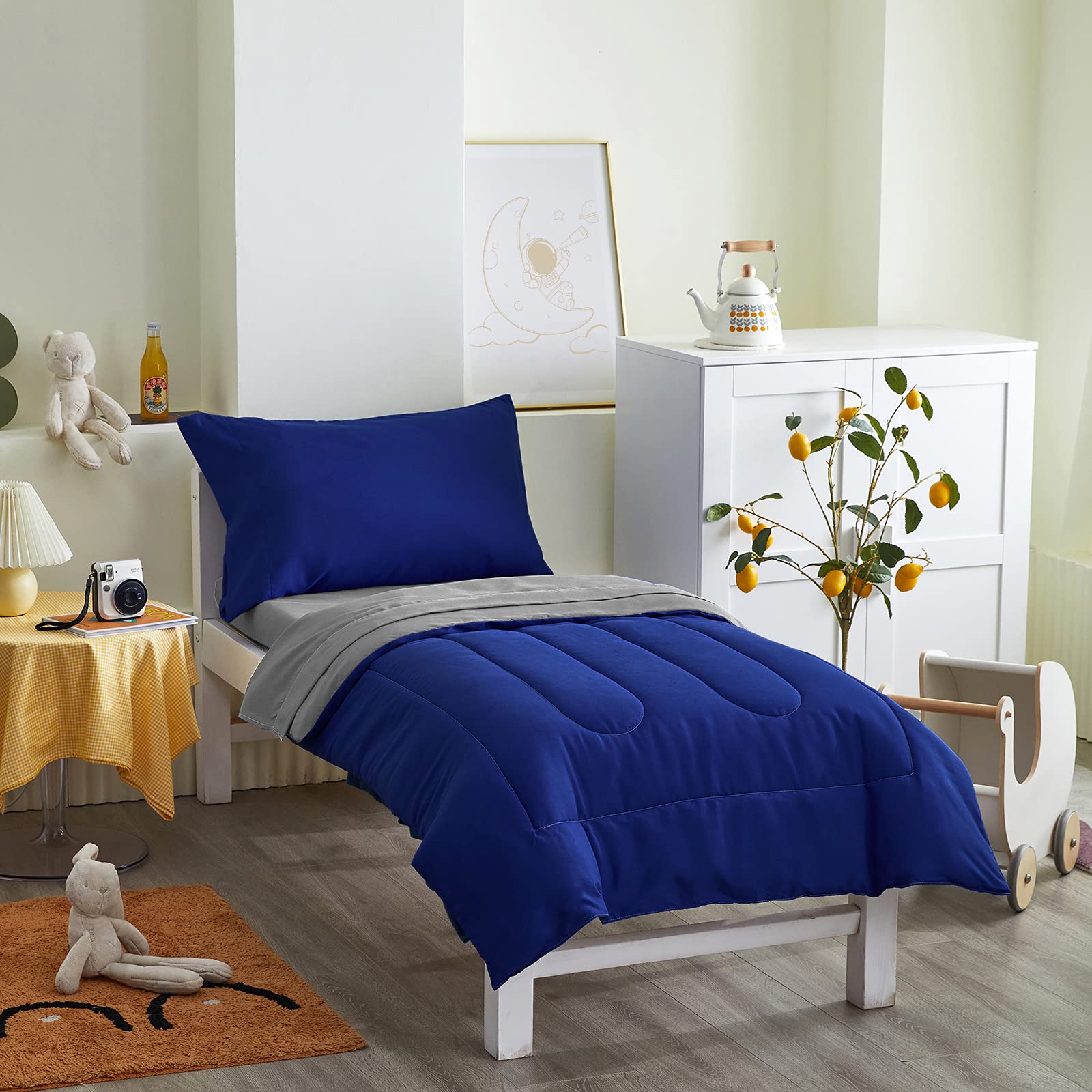 UOZZI Bedding fitted sheet in royal blue gray provides snug easy-care fit.
