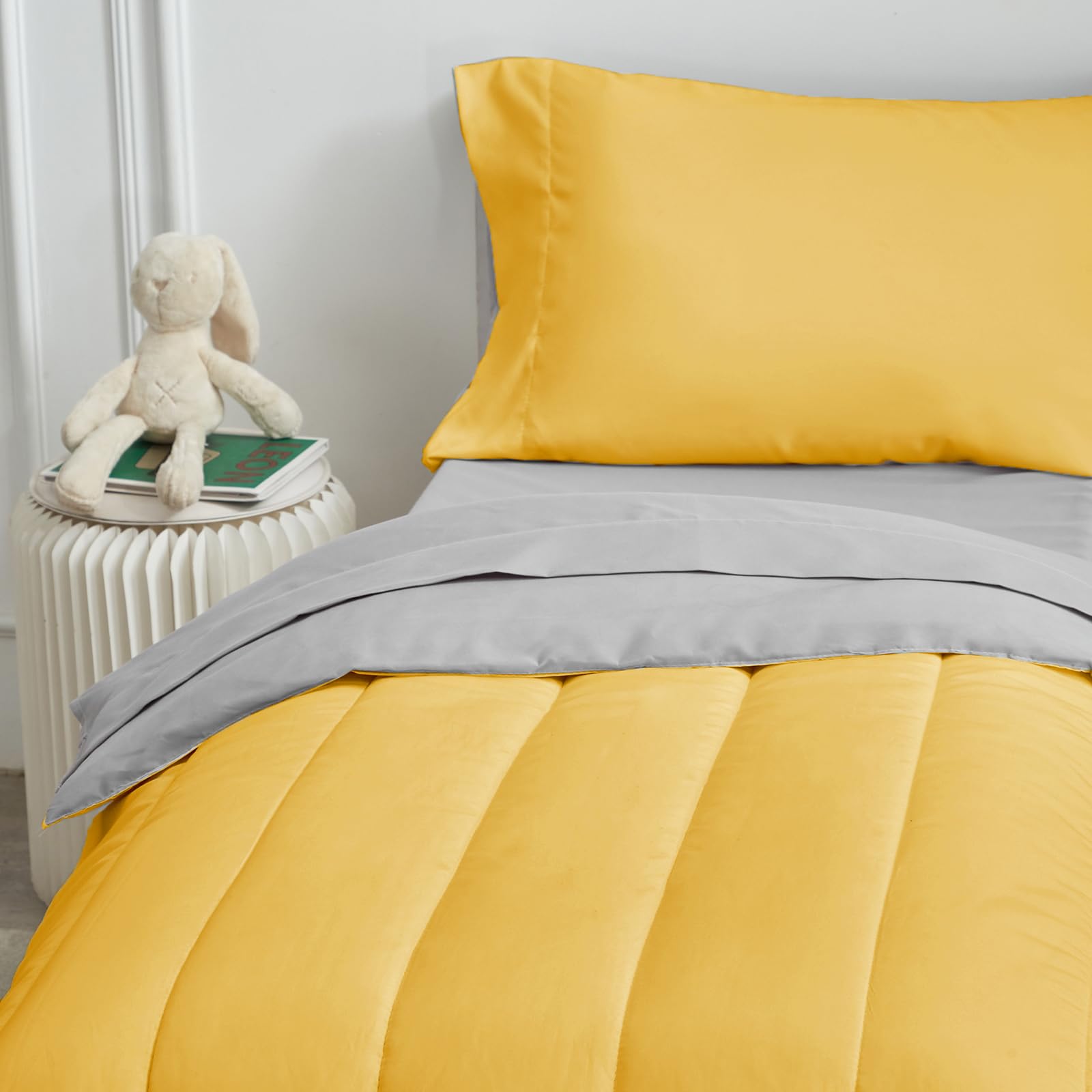 UOZZI BEDDING gray fitted bottom sheet demonstrates secure fit.