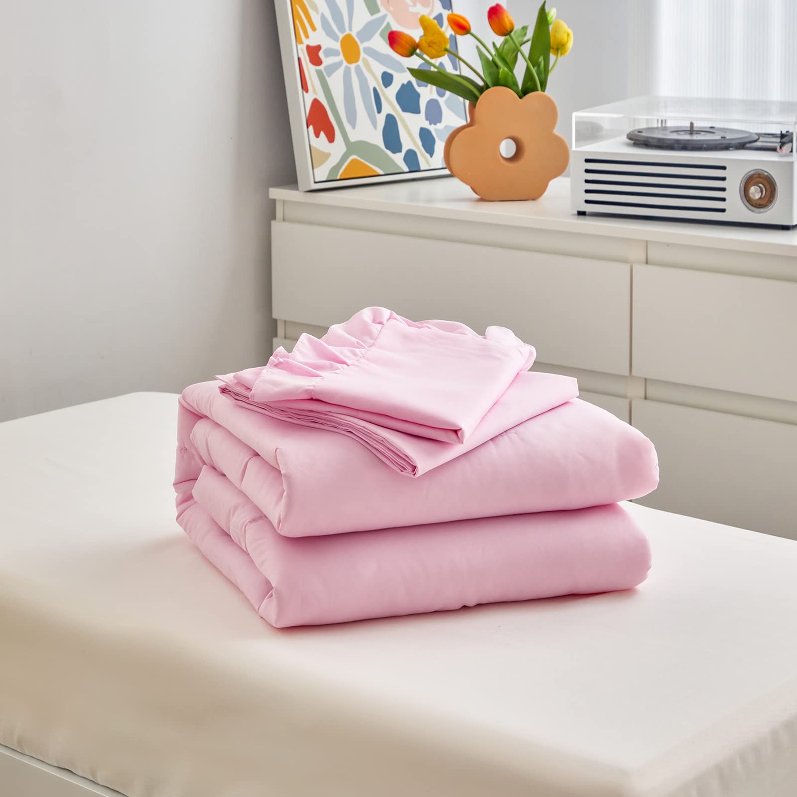 UOZZI BEDDING packaging gift-ready set ideal for baby showers.