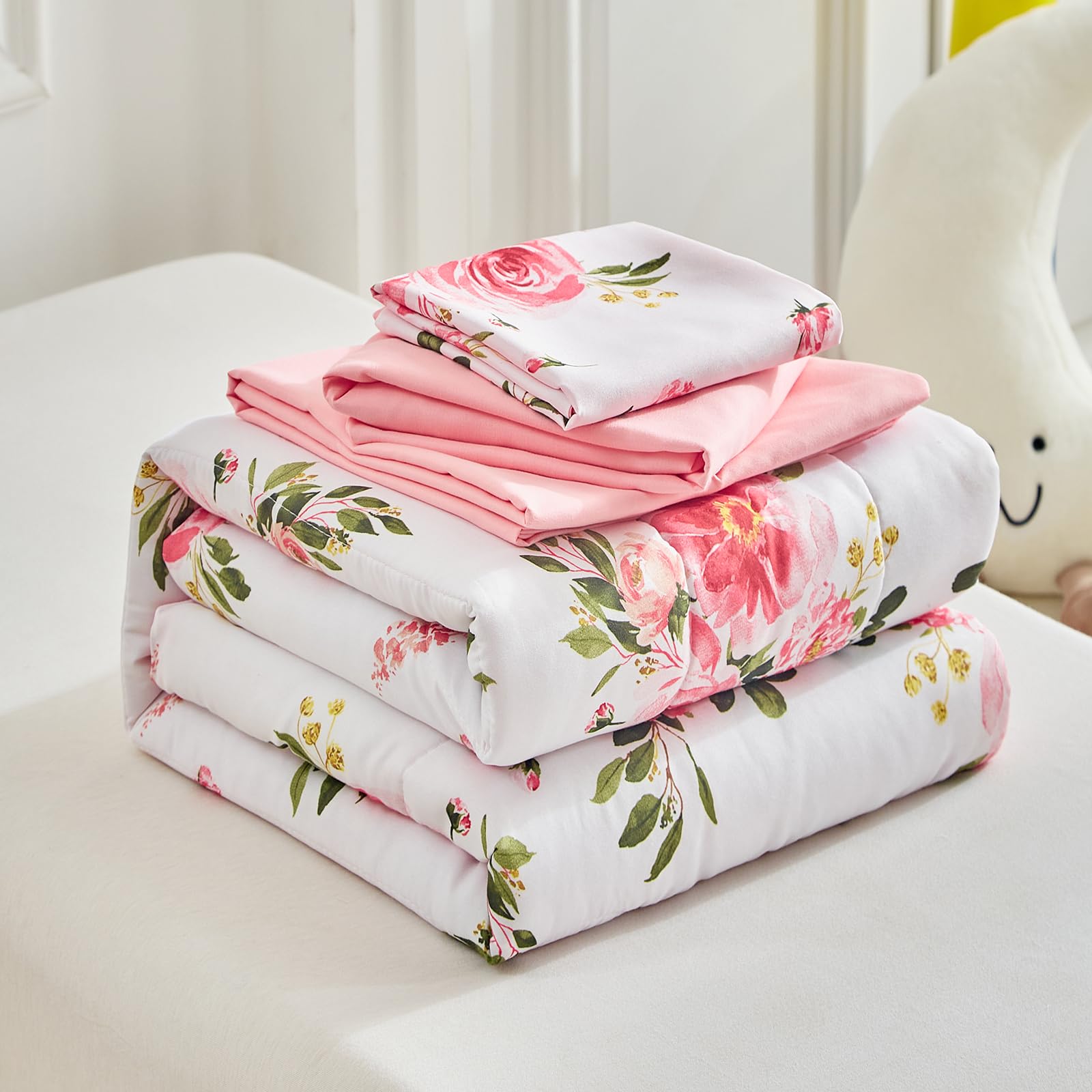 UOZZI BEDDING flower set styled in a kid's room for easy decorating