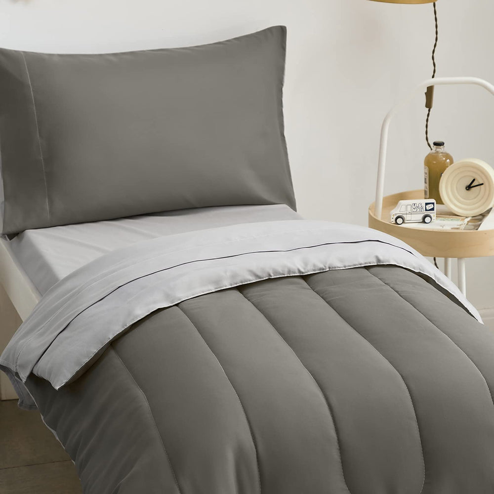 UOZZI BEDDING flat sheet close-up reveals a smooth surface for quiet toddler nights.