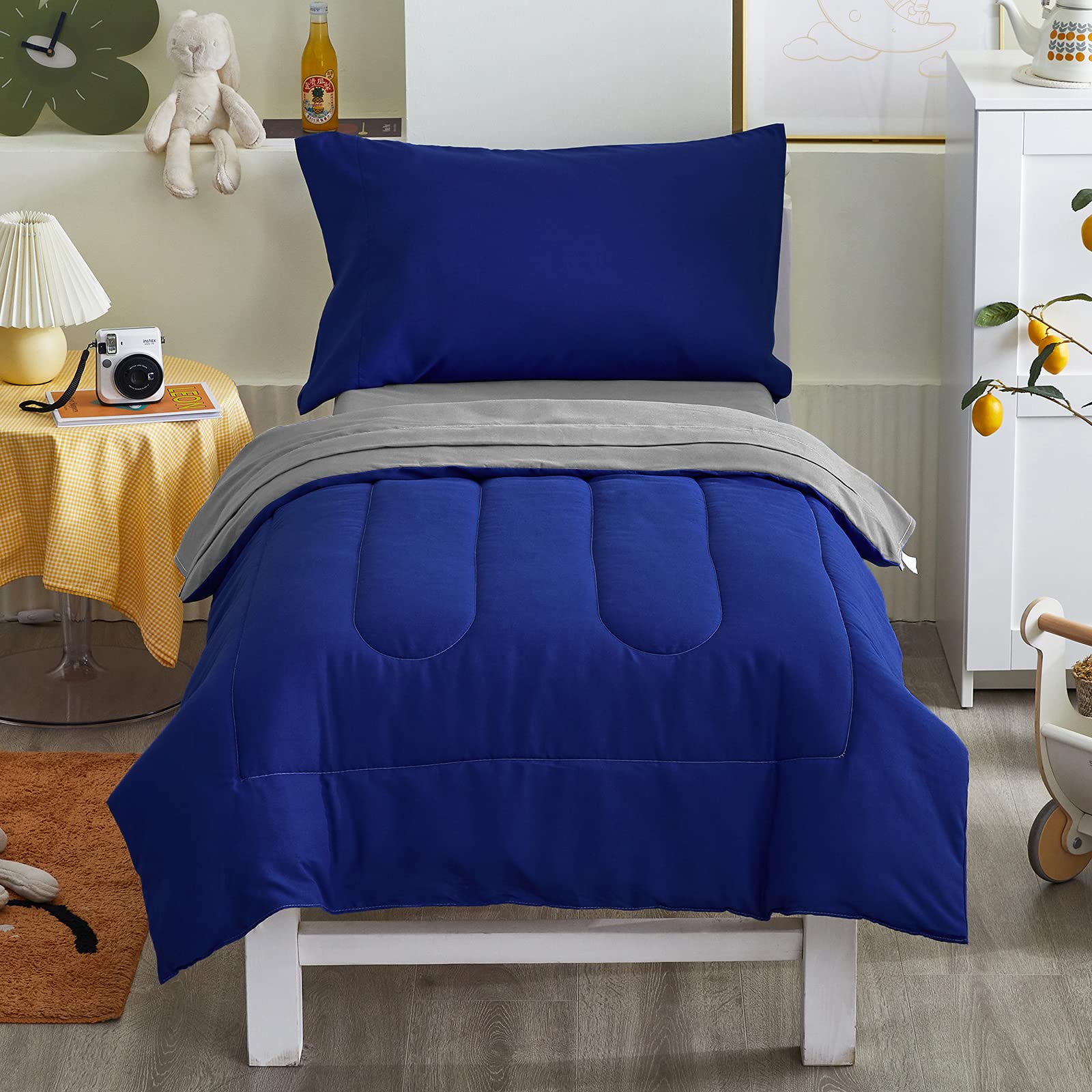 UOZZI Bedding reversible comforter detail highlights dual-color option for versatile warmth.