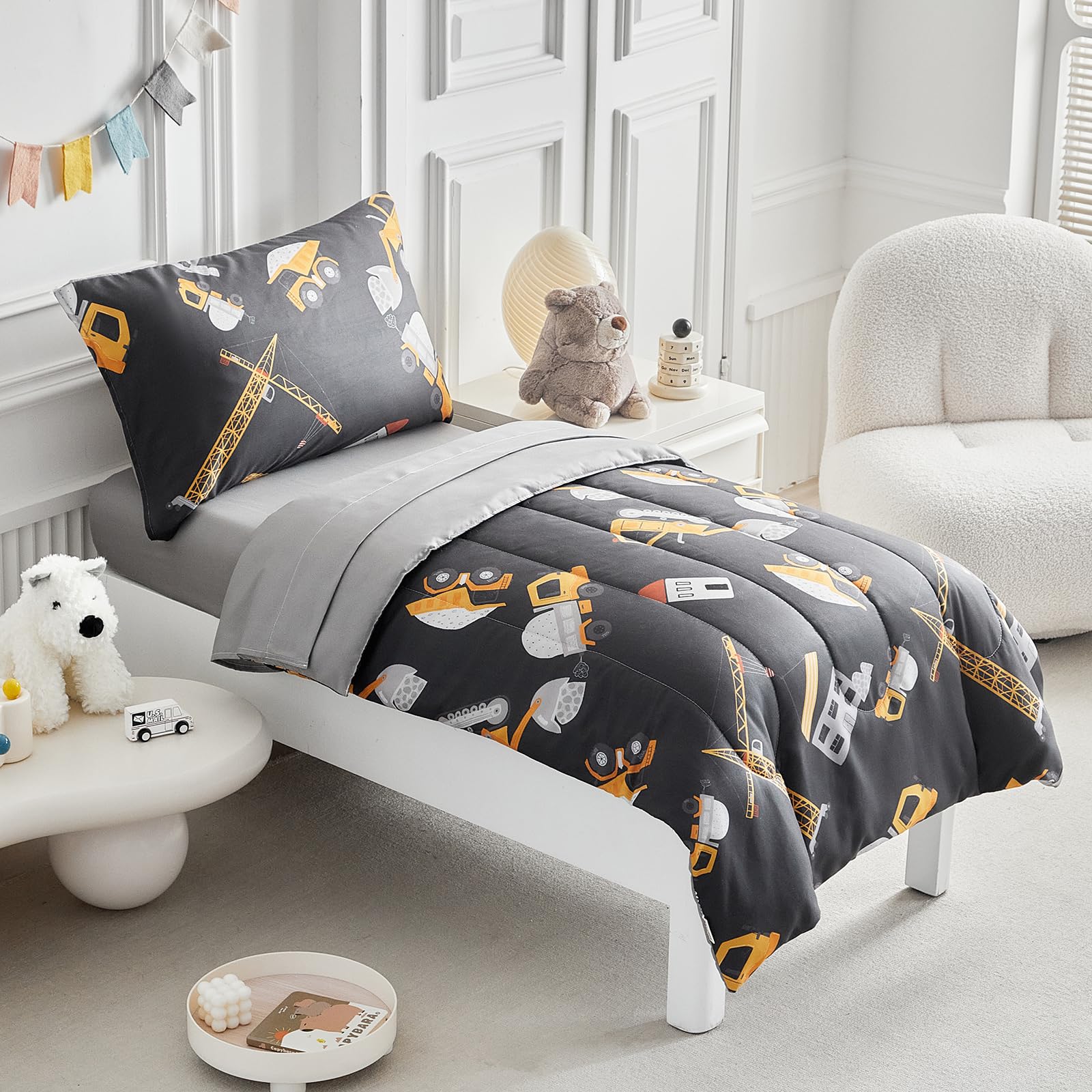 UOZZI BEDDING yellow-gray colorway for a vibrant yet soothing boys' room