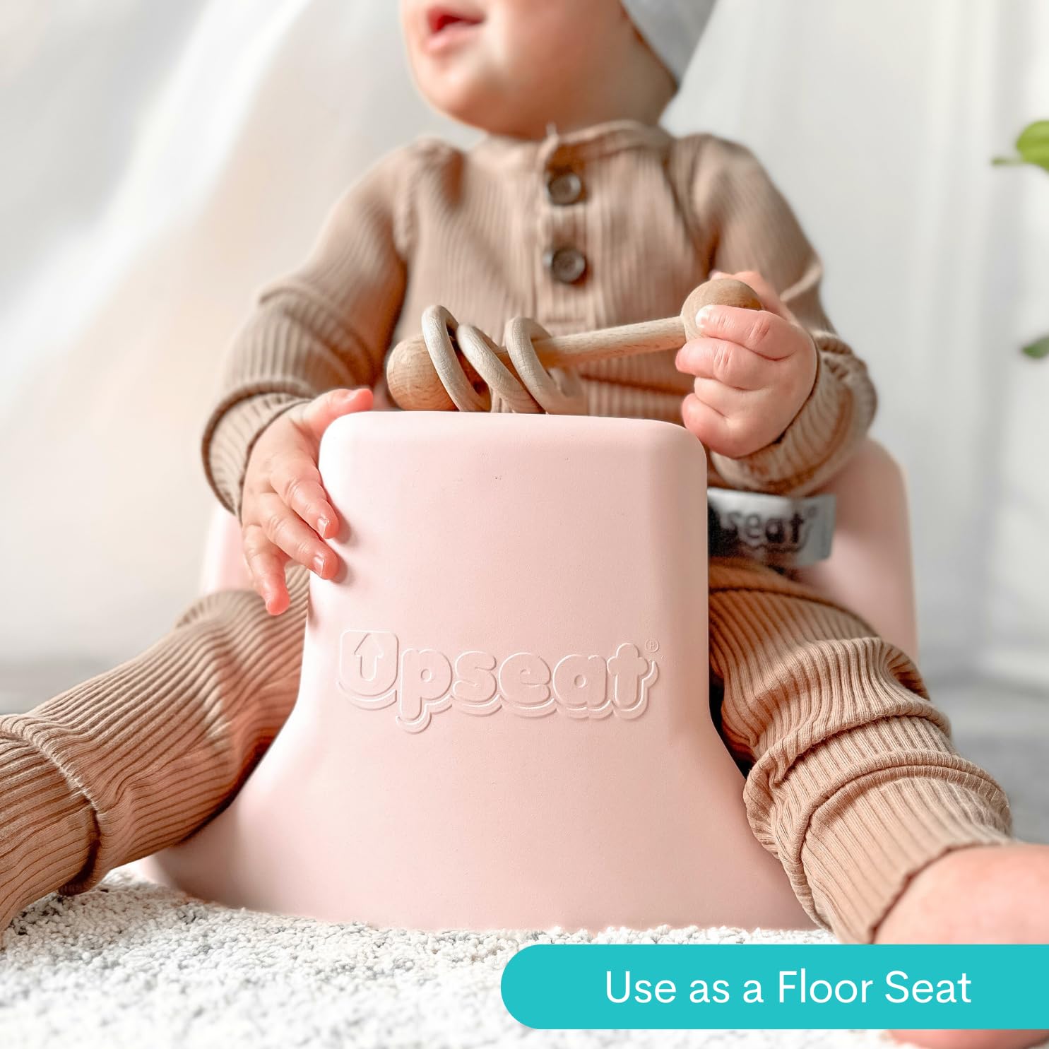 Upseat tray dishwasher-safe for quick cleaning after feeding sessions.