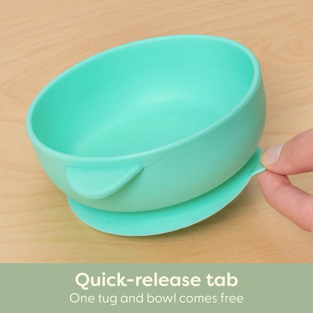 Dishwasher-safe bowls simplify cleanup after mealtimes.