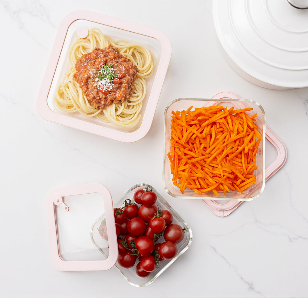 Urban Green rectangle 87oz container with lid, ideal for batch meals.