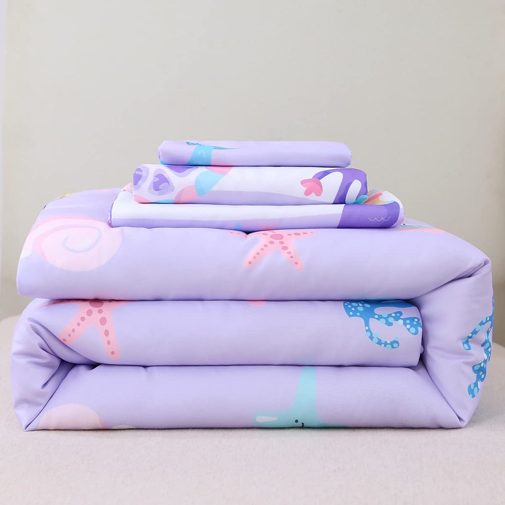 URBONUR ocean-themed scene on bedding creates cozy bedtime atmosphere.