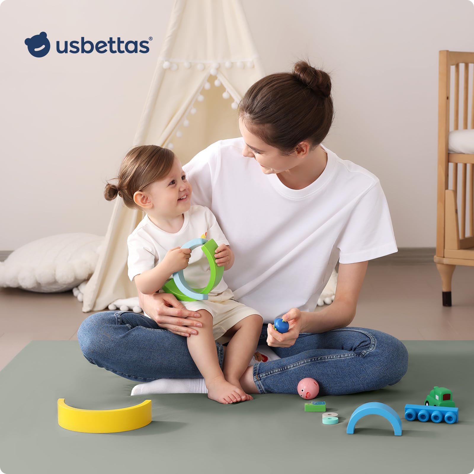 Usbettas Baby Play Mat outdoor-use capability for safe outdoor play.