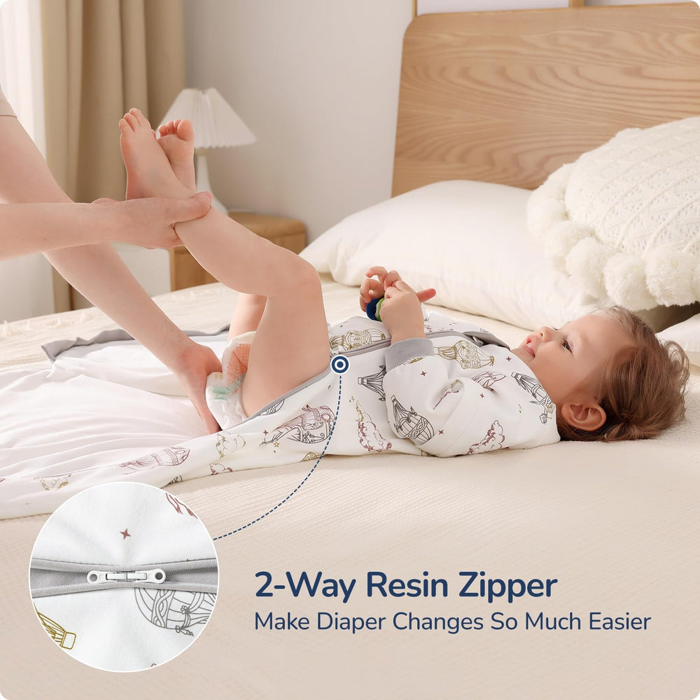 usbettas Sleep Sack two-way zipper allows quick diaper changes with a guard.