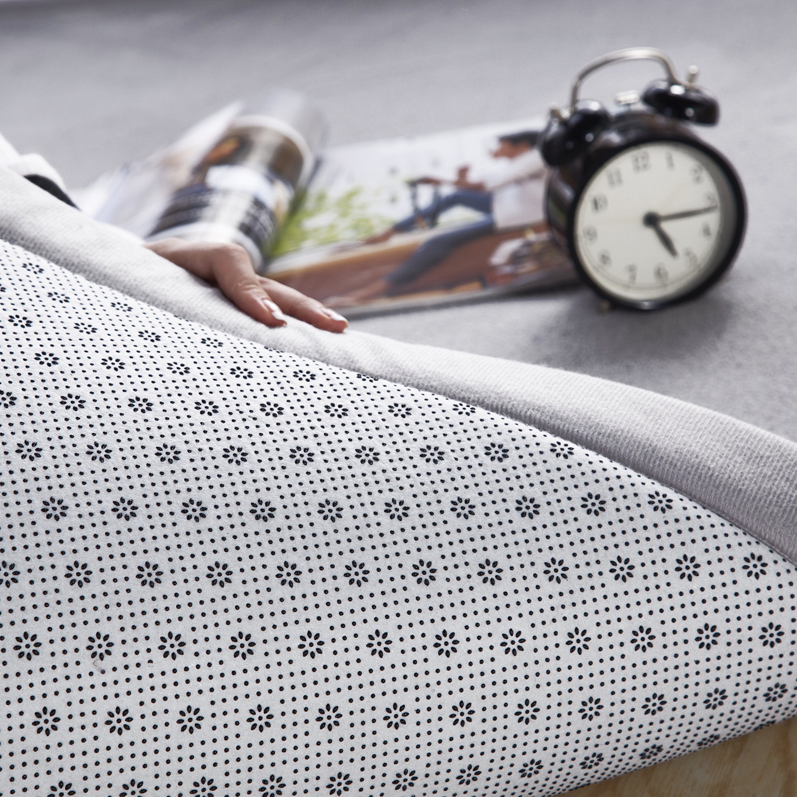 V-mix Baby Play Mat packaging shows vacuum compression delivery.