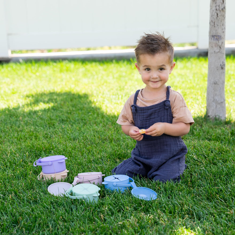 Vaanshie petal-opening design on silicone snack cup