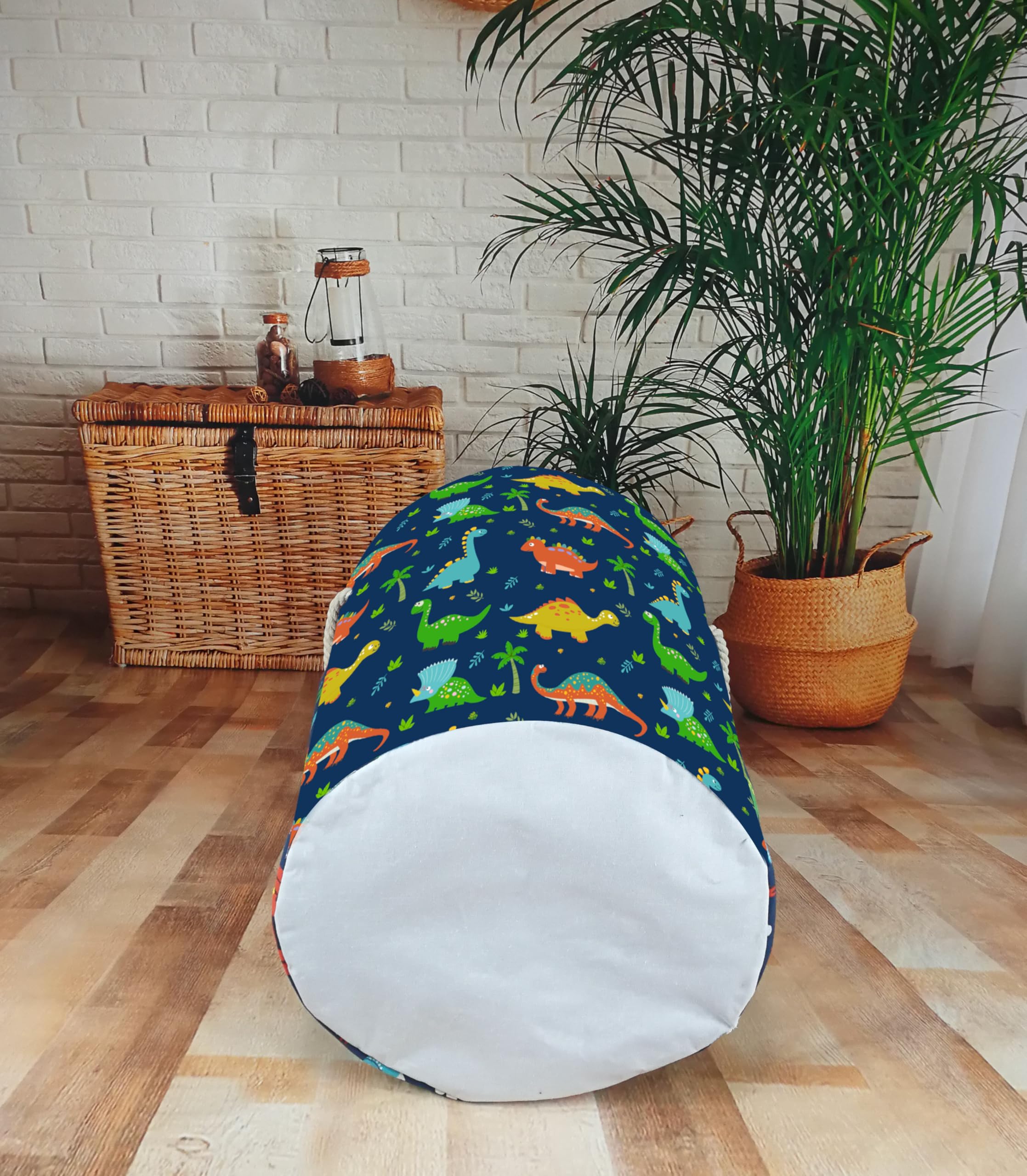 VAIVUSTO round basket organizing towels and clothes for easy access.