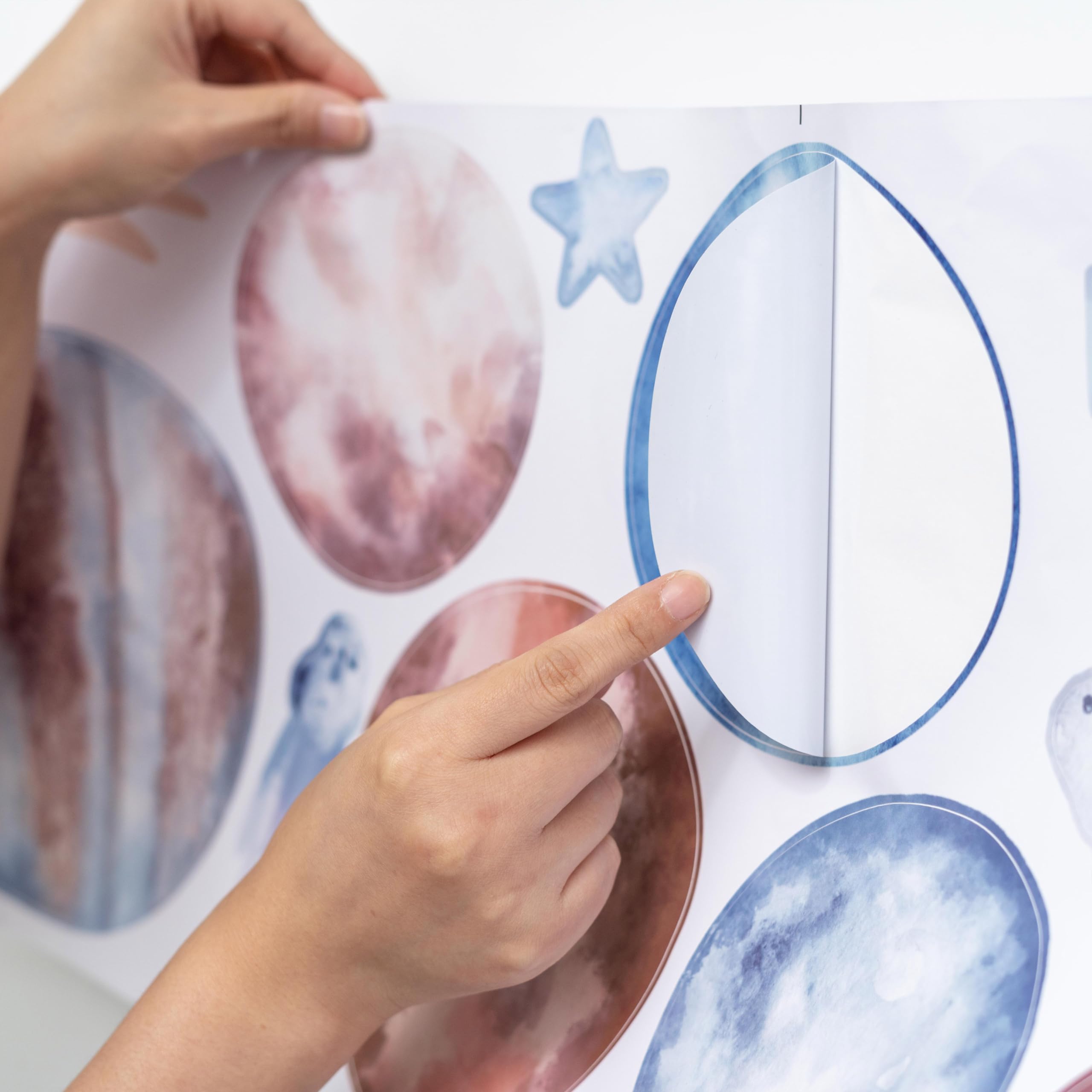 VANGNING space satellite wall sticker—educational accent that complements bedtime astronomy discussions.