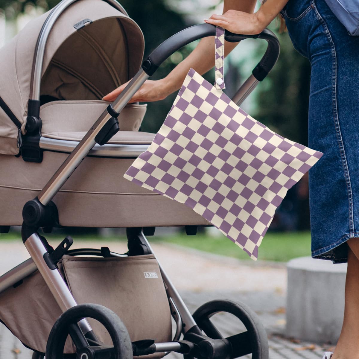 VBCVBGFH wet bag with handle for easy carry on the go.