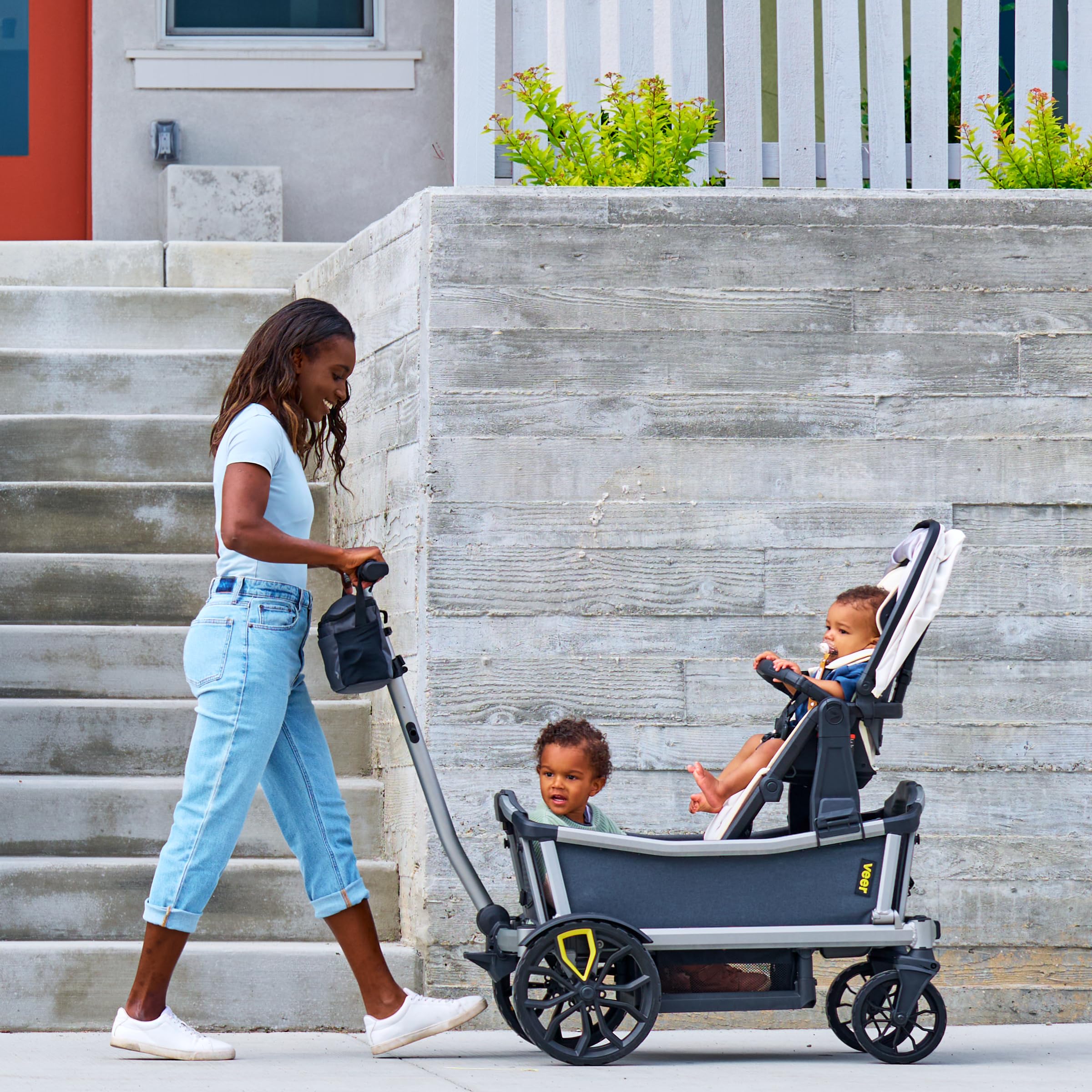 Veer Cruiser City side view highlights lightweight design for easy car trips.