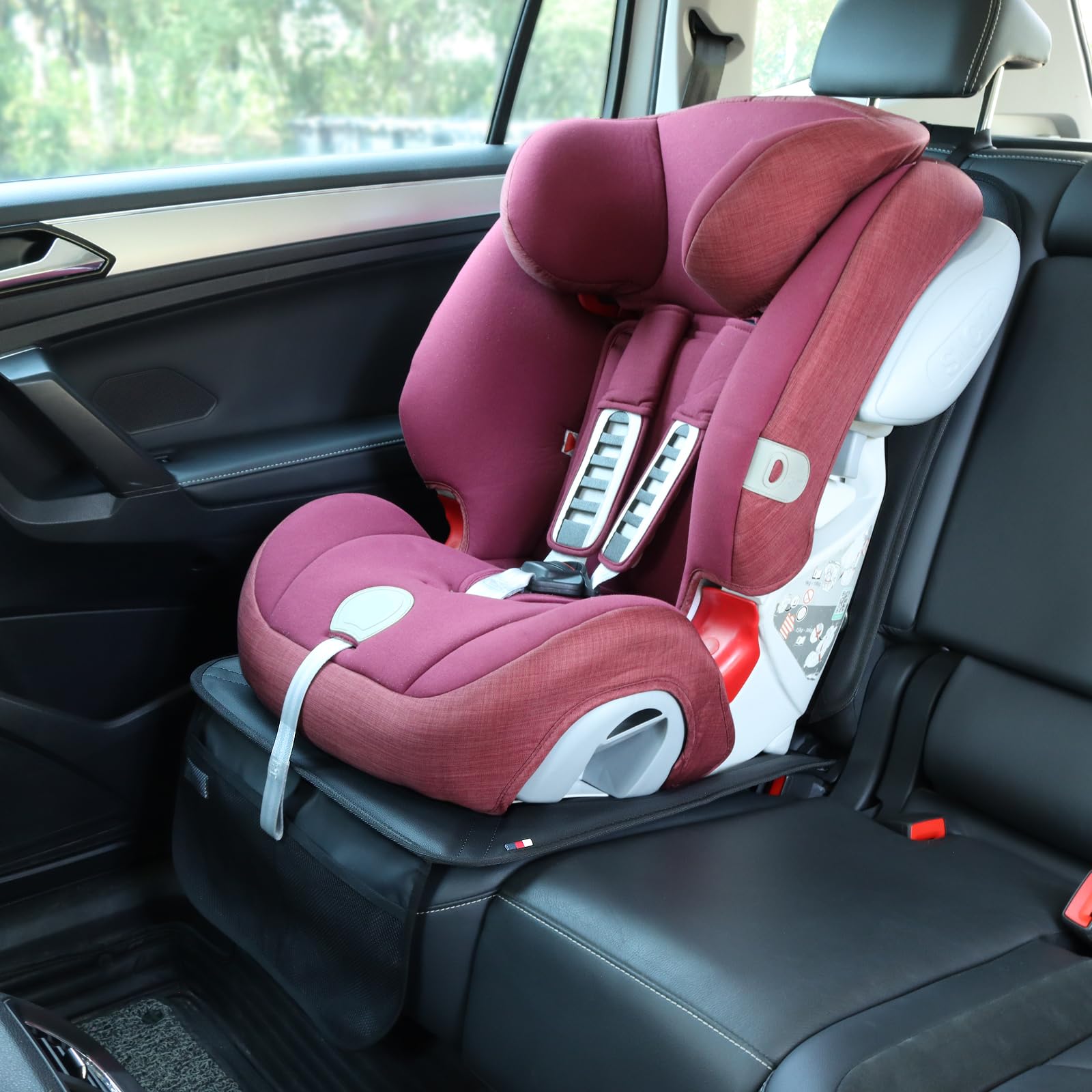 Viaviat protector pockets demonstrate snack and toy storage on the go.