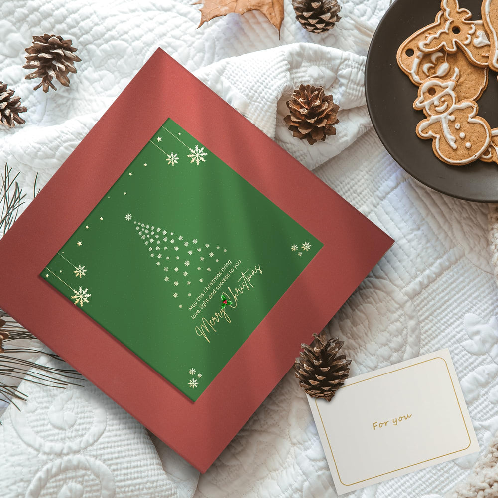 Vienrose self-adhesive pages secure photos quickly without framing.