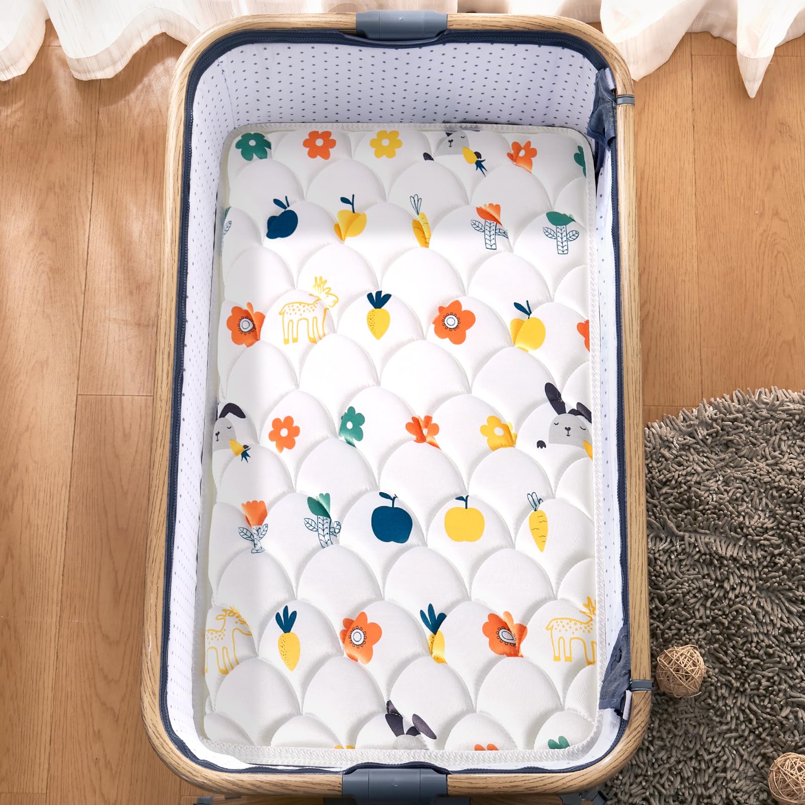 VIVIDVIBEBEARPAS hypoallergenic foam provides breathable comfort for infants.