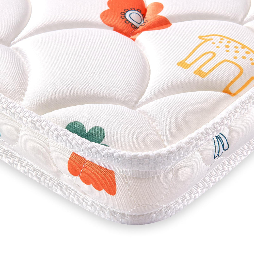 VIVIDVIBEBEARPAS odorless-material keeps the nursery smelling fresh.