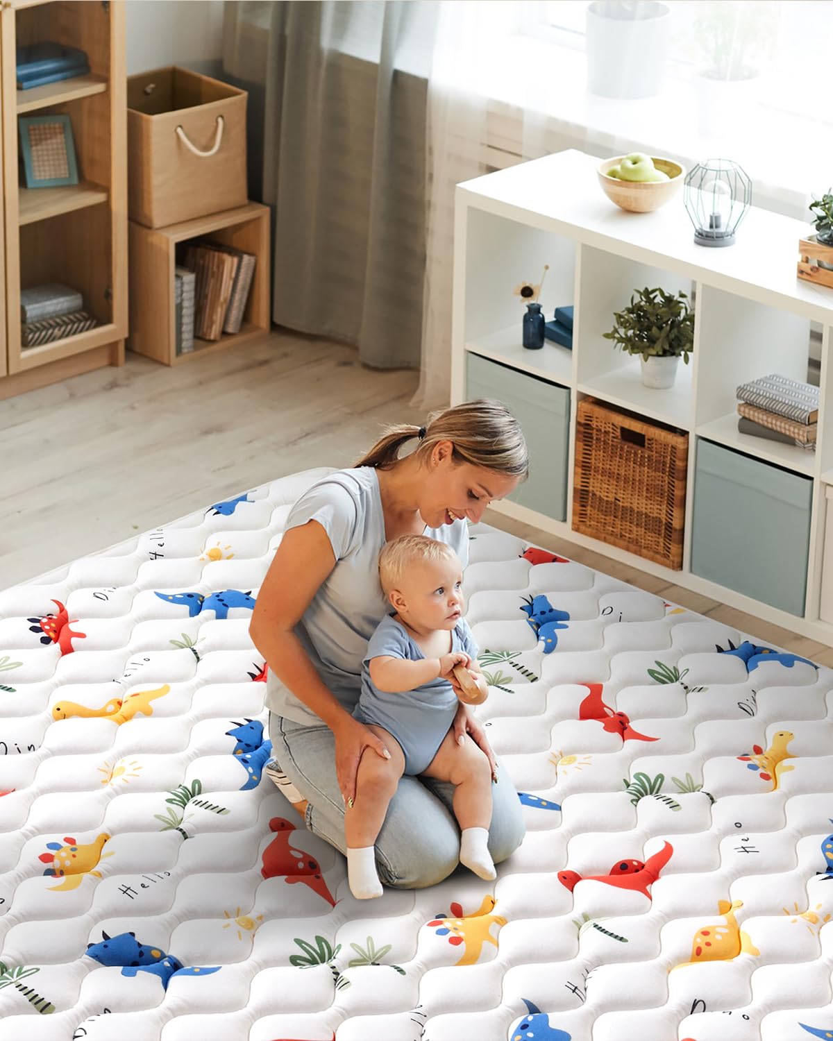 VIVIDVIBEBEARPAS universal-fit edge shows compatibility with most playpens.