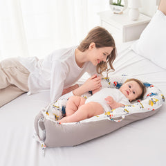 Viviland baby lounger-360-wrap-closeup shows secure cocoon-like comfort.