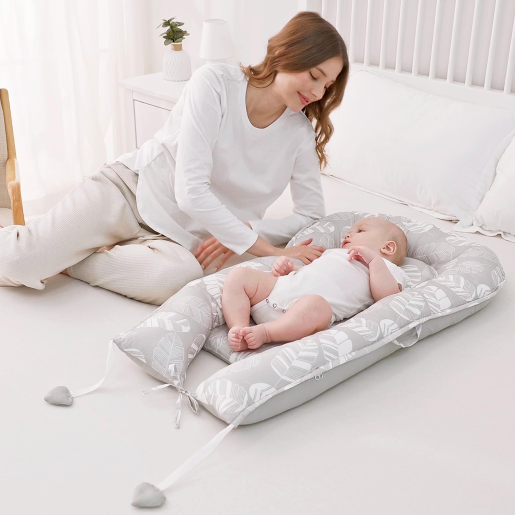 Viviland Baby Lounger portable with three handles for easy room-to-room movement.