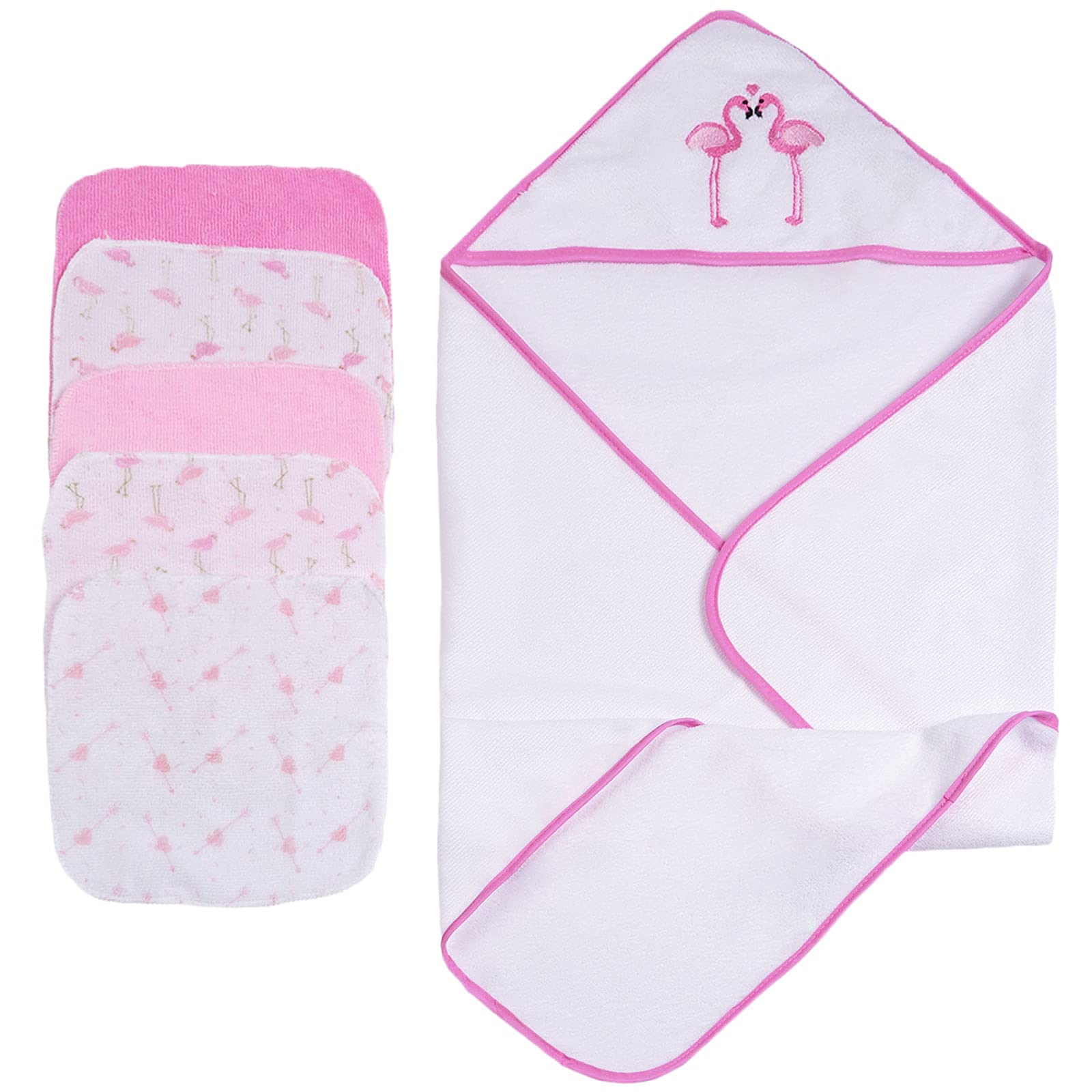 Viviland flamingos towel and washcloth set in lifestyle scene